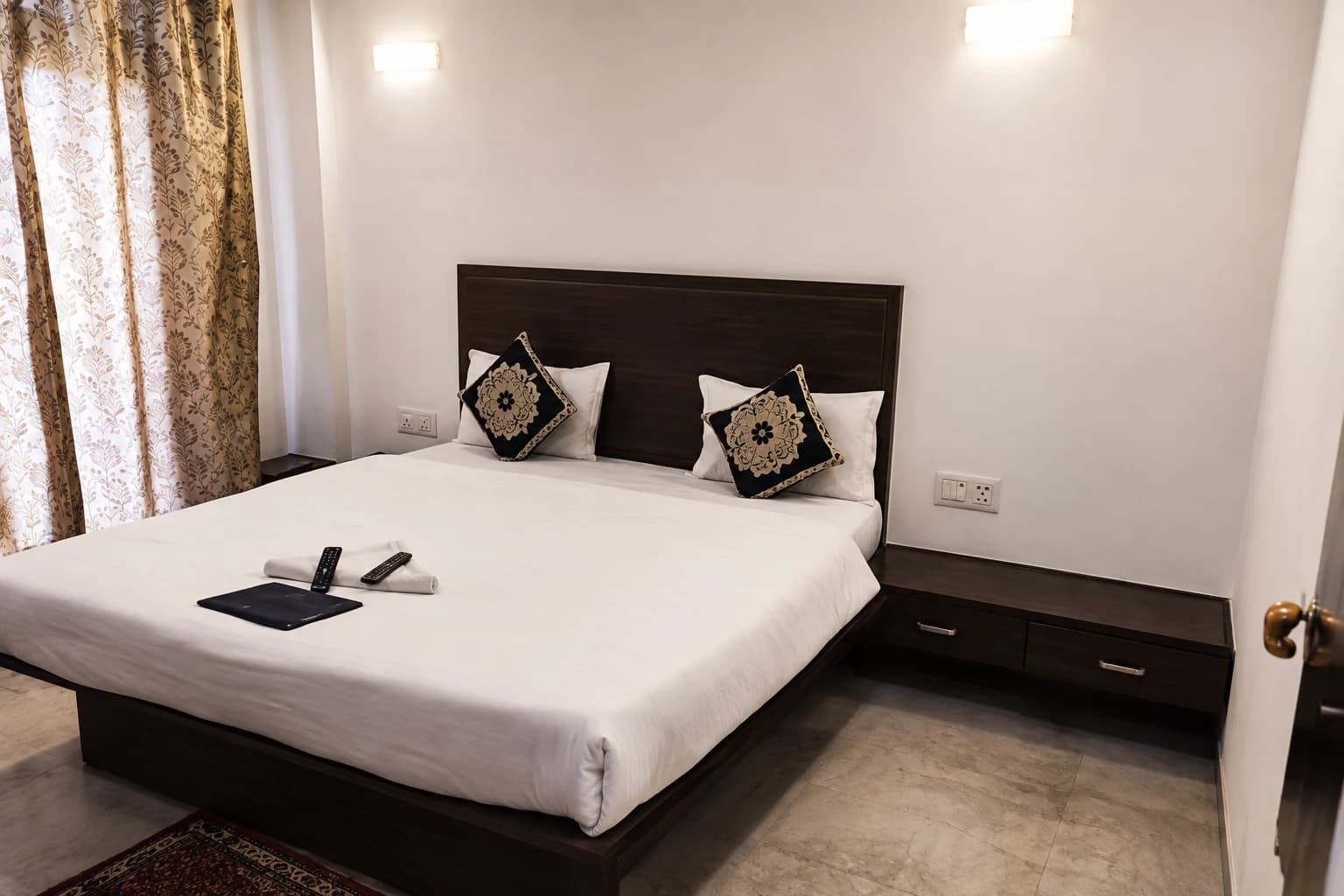 Sai Samrat guest room